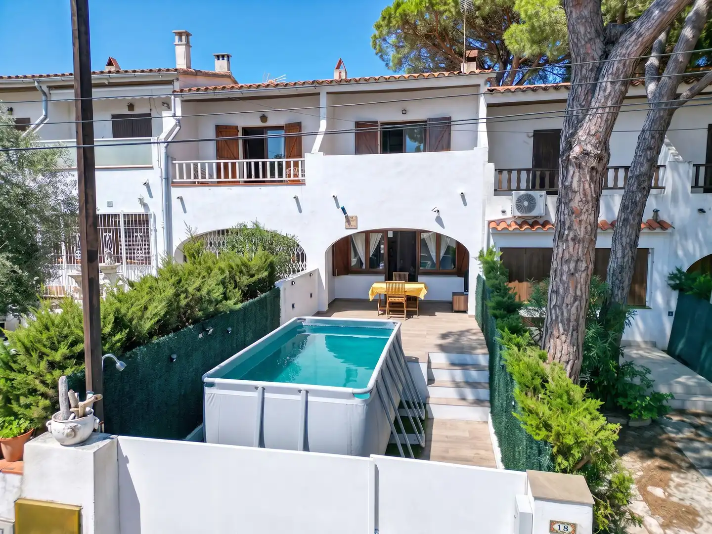 Piscina de Casa adosada en venta en L'Escala con Terraza y Amueblado