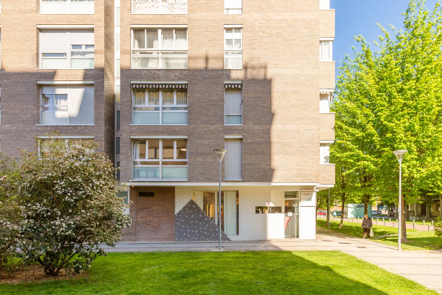 Vista exterior de Local en venta en  Pamplona / Iruña