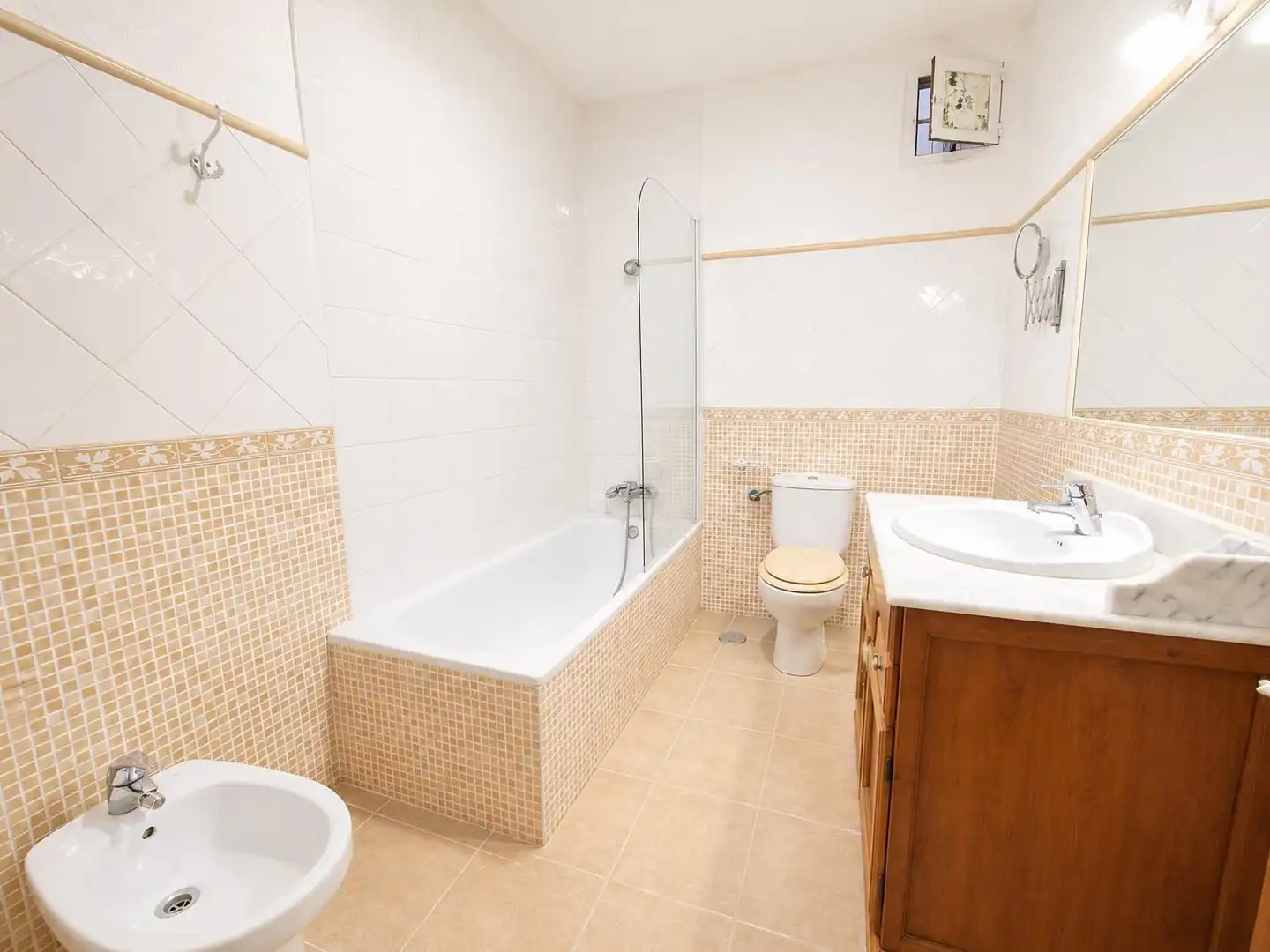 Badezimmer von Wohnung zur Miete in Madrid mit Heizung, Möbliert und Balkon