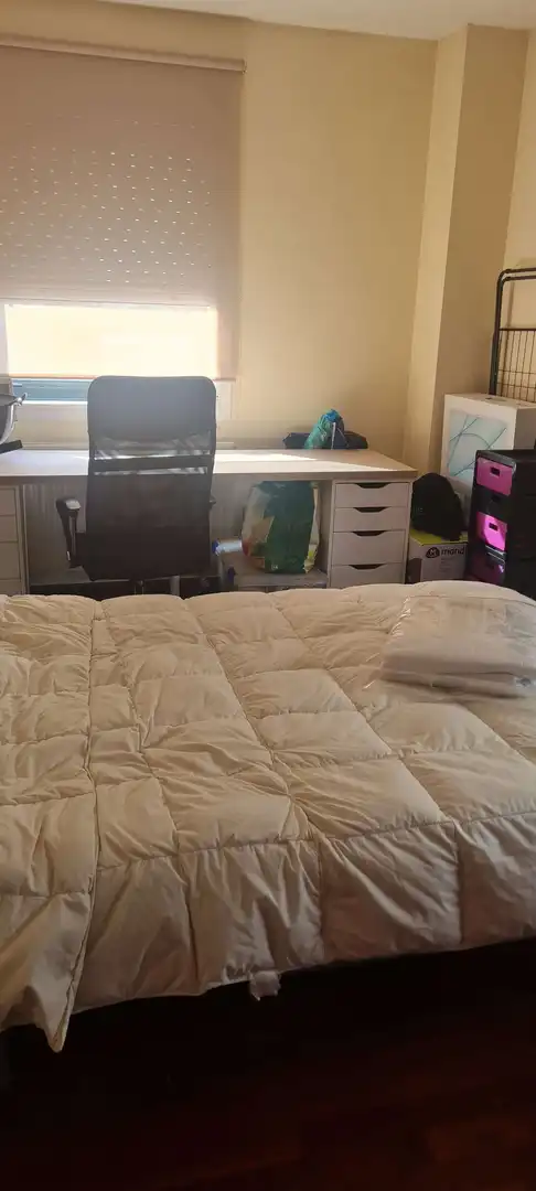Bedroom of Flat for share in Vigo   with Air Conditioner, Terrace and Furnished