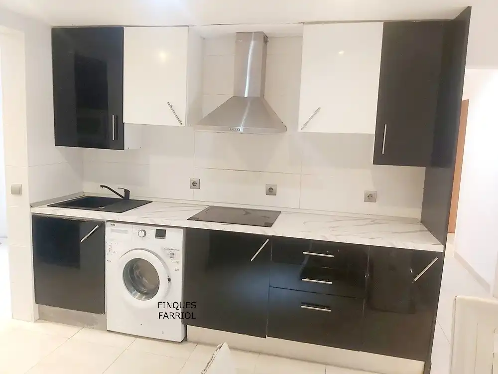 Cuina de Pis en venda en Reus amb Terrassa, Moblat i Forn
