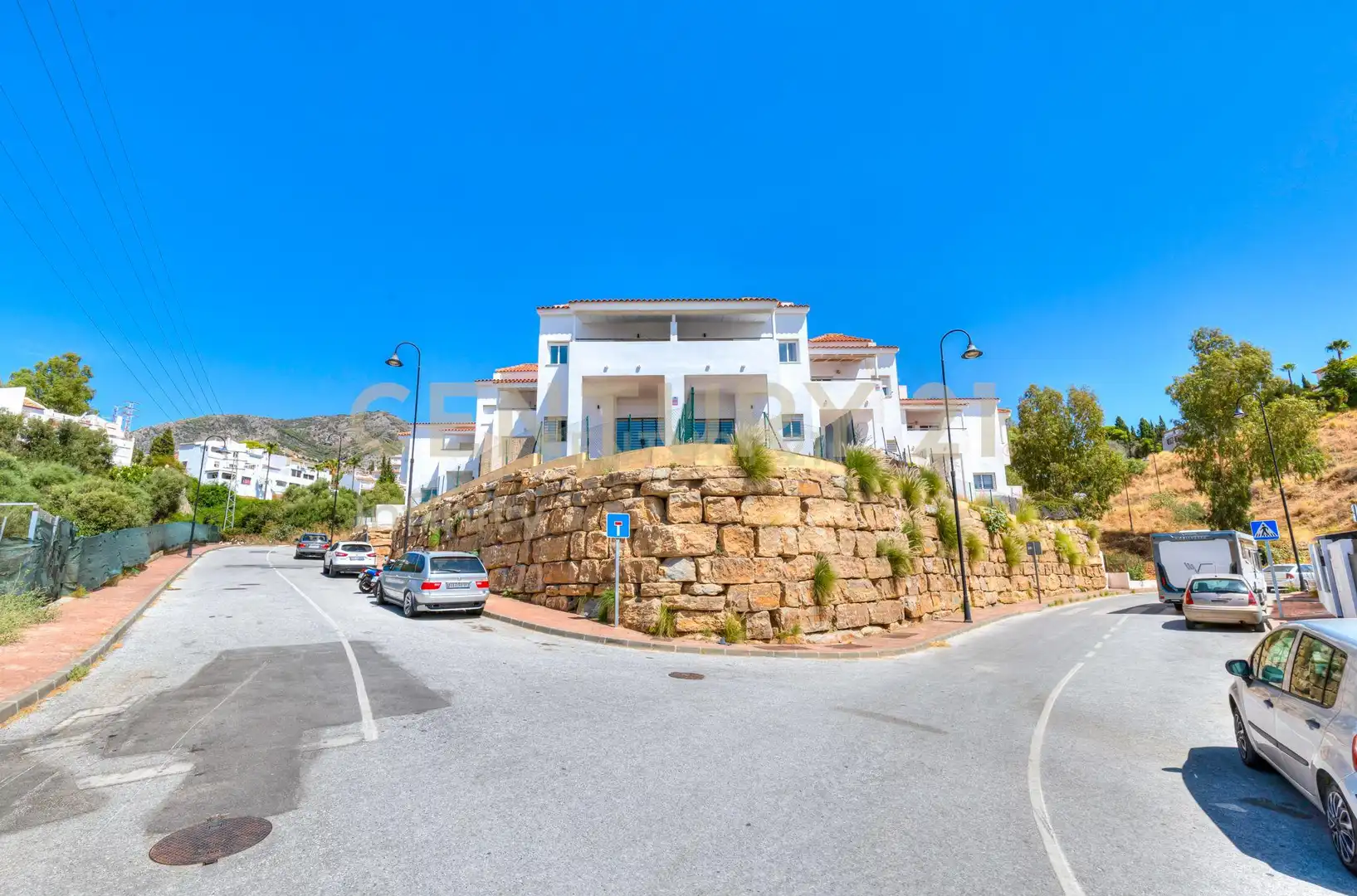 Vista exterior de Casa adosada en venda en Mijas amb Aire condicionat, Jardí privat i Traster