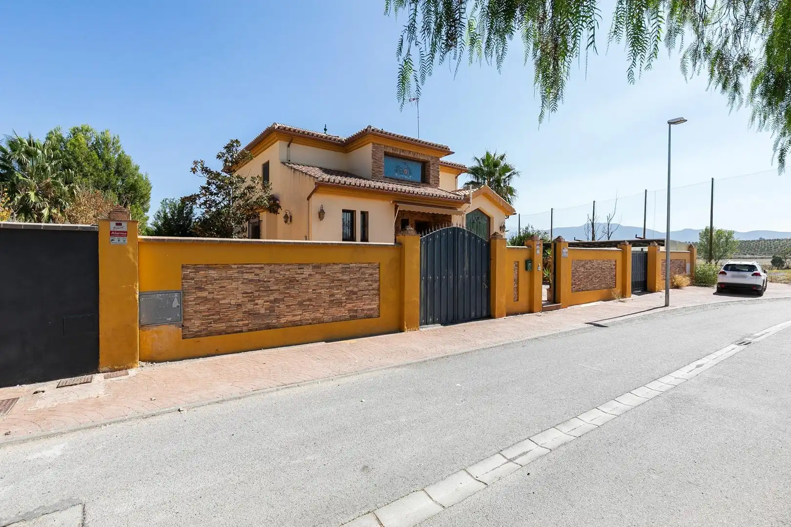 Vista exterior de Casa o chalet en venta en Las Gabias con Aire acondicionado, Calefacción y Jardín privado