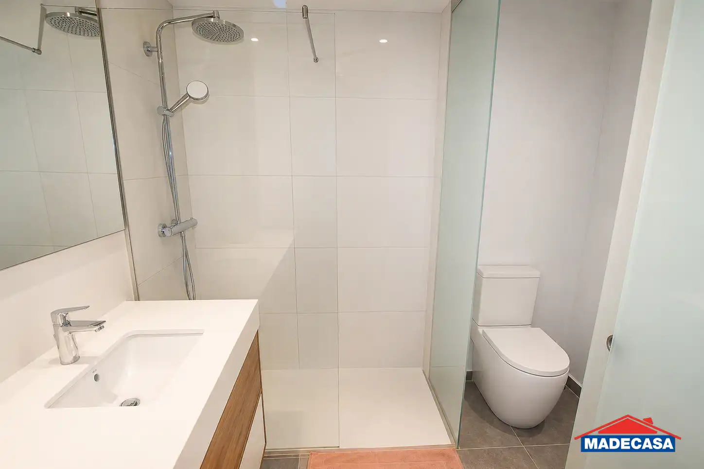 Baño de Ático en venta en Pozuelo de Alarcón con Aire acondicionado, Calefacción y Jardín privado