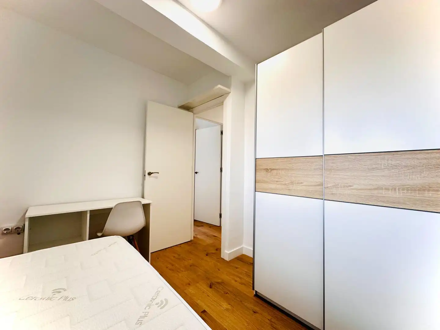 Room in Calle FRAY JUAN SANCHEZ COTAN, Cartuja