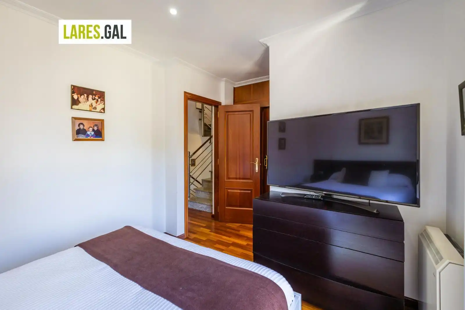 Schlafzimmer von Einfamilien-Reihenhaus zum Verkauf in Cangas  mit Heizung, Terrasse und Abstellraum