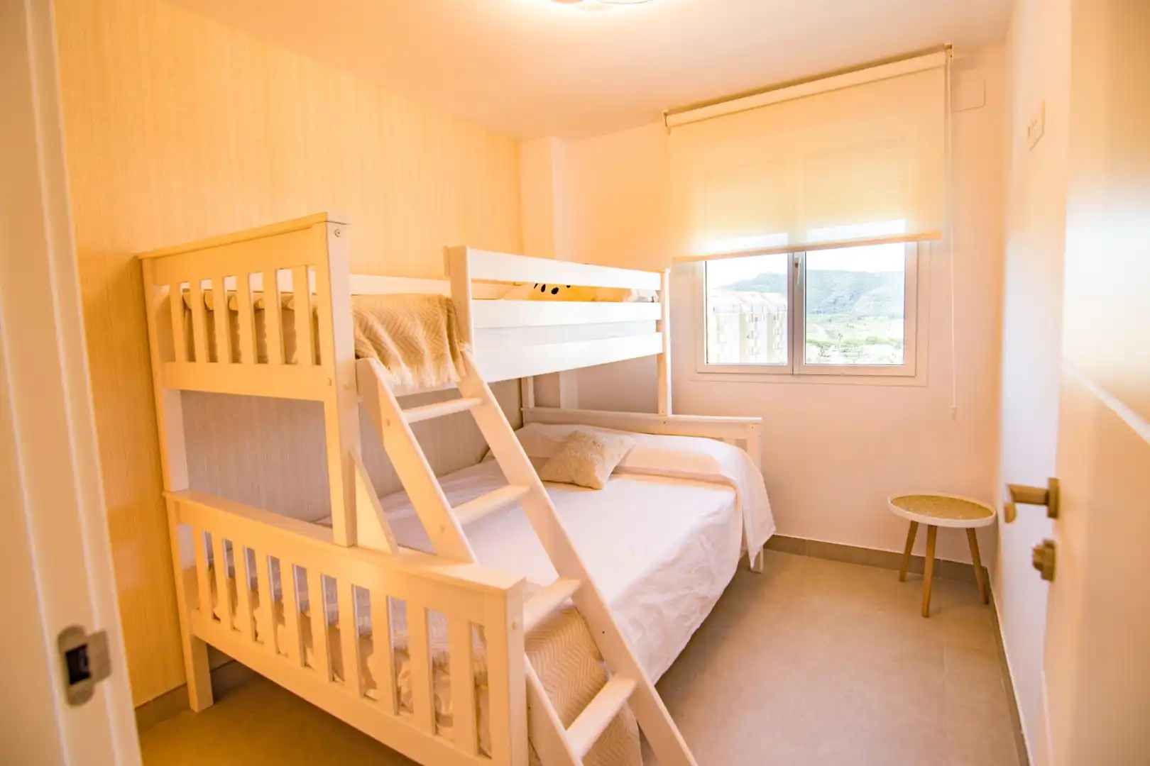 Schlafzimmer von Wohnungen zum Verkauf in Gandia mit Klimaanlage, Privatgarten und Terrasse
