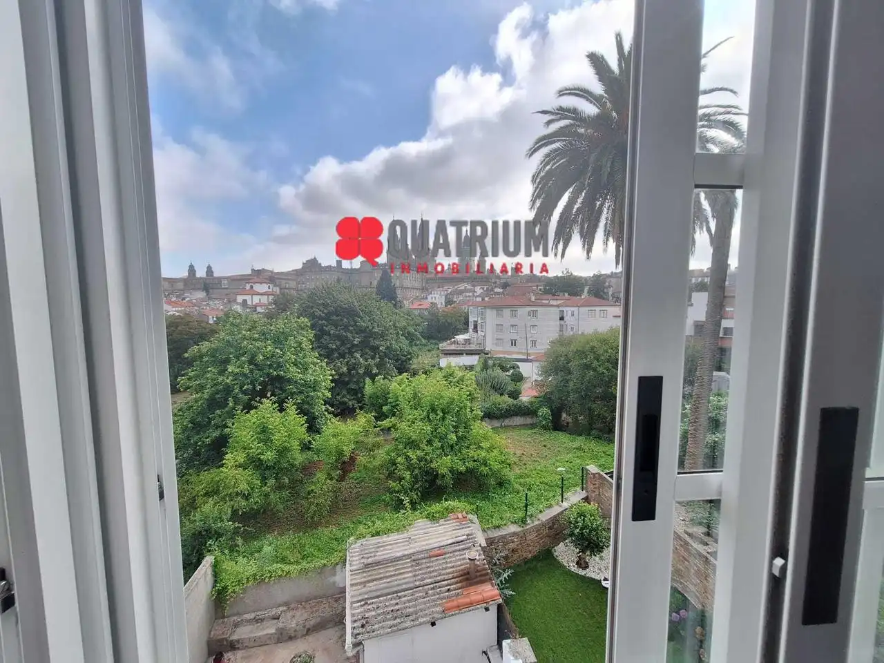 Jardí de Pis de lloguer en Santiago de Compostela  amb Calefacció i Moblat