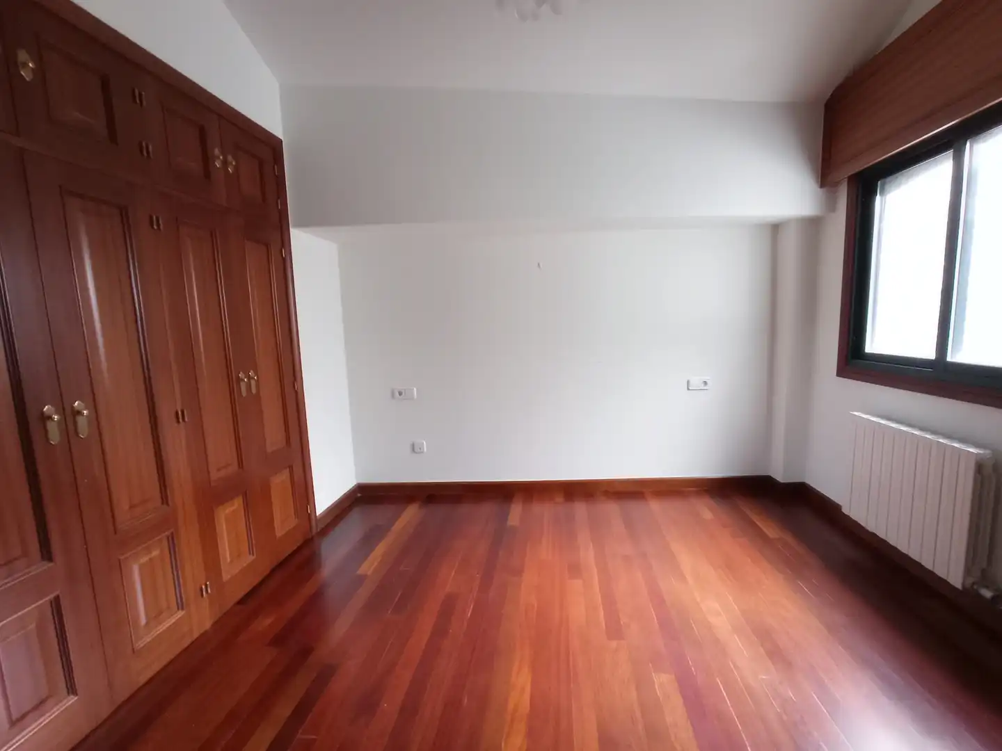 Schlafzimmer von Maisonette zum Verkauf in Pontevedra Capital  mit Heizung, Parkett und Terrasse