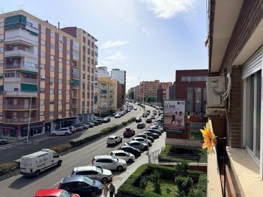 Wohnung mit Balkon zum Verkauf in Maria Auxiliadora - Barriada de Llera