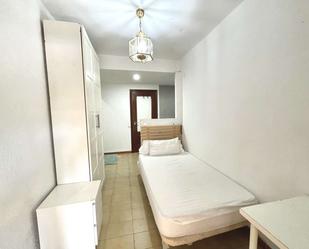 Bedroom of Flat to share in  Sevilla Capital  with Air Conditioner and Terrace