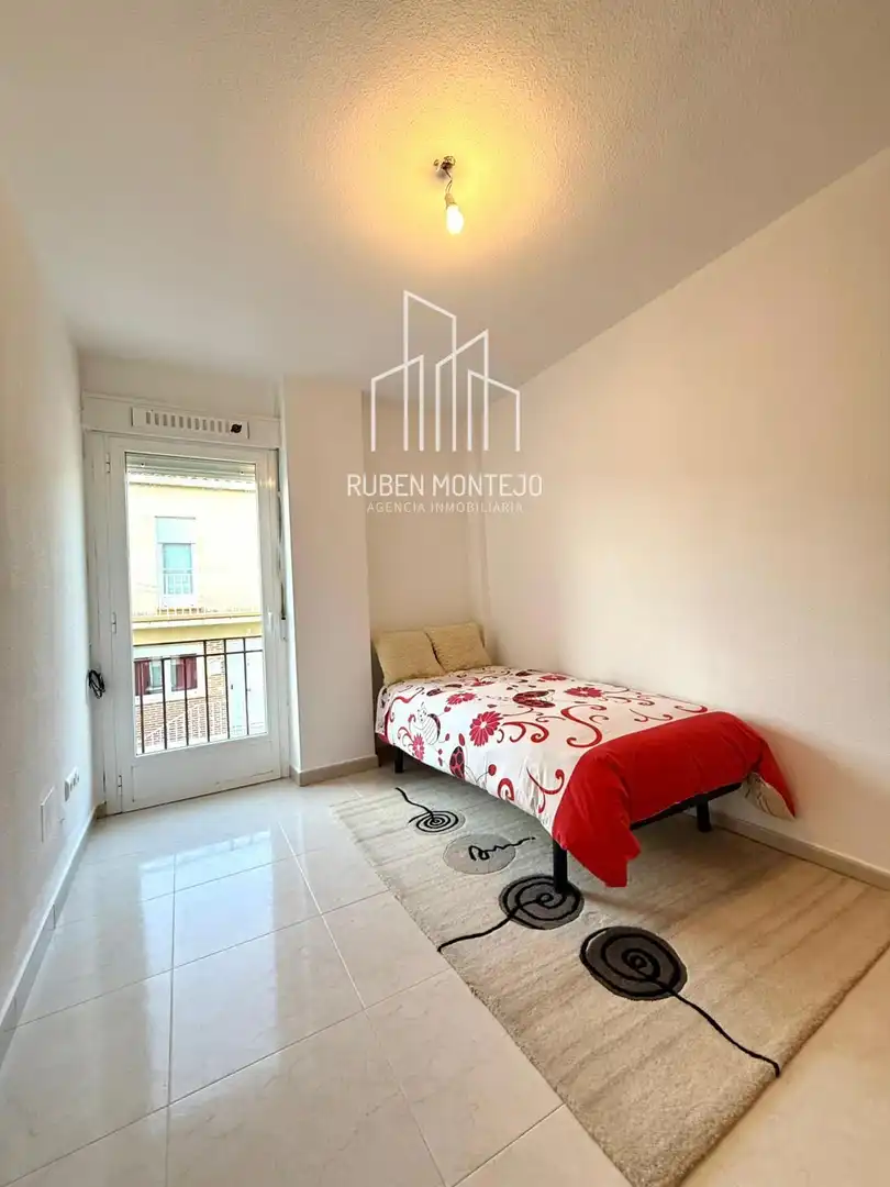 Schlafzimmer von Einfamilien-Reihenhaus zum Verkauf in Matilla de los Caños del Río mit Heizung, Privatgarten und Terrasse