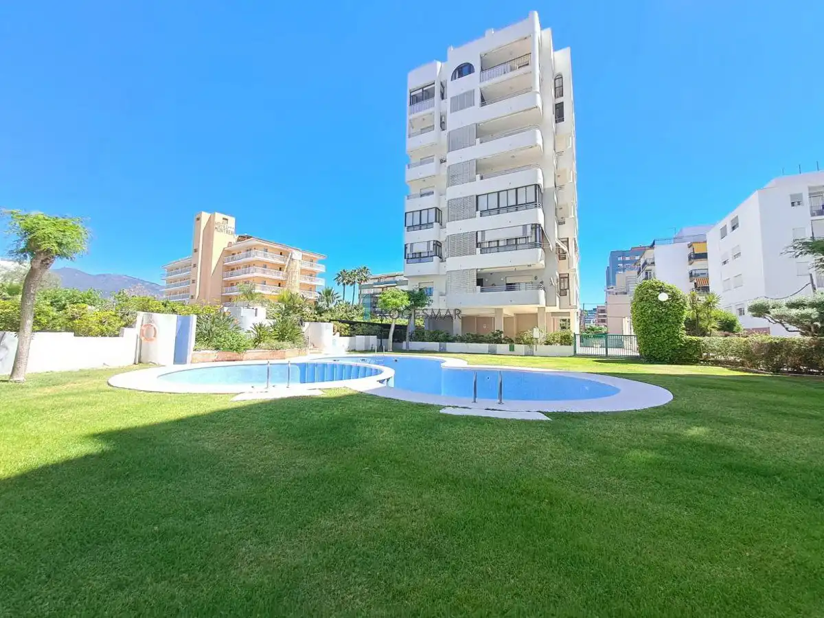 Piscina de Apartamento de alquiler en Benicasim / Benicàssim con Amueblado y Piscina comunitaria