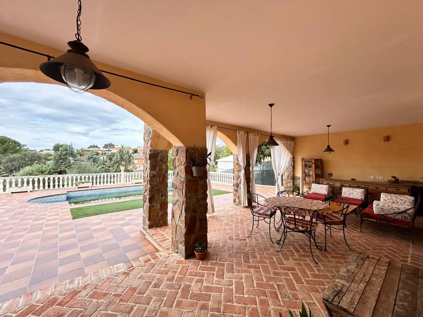 Terrassa de Casa o xalet en venda en Santa Cruz del Retamar amb Aire condicionat, Calefacció i Jardí privat