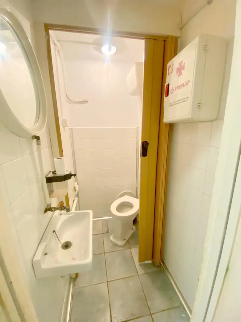 Bany de Local de lloguer en  Pamplona / Iruña amb Aire condicionat i Moblat