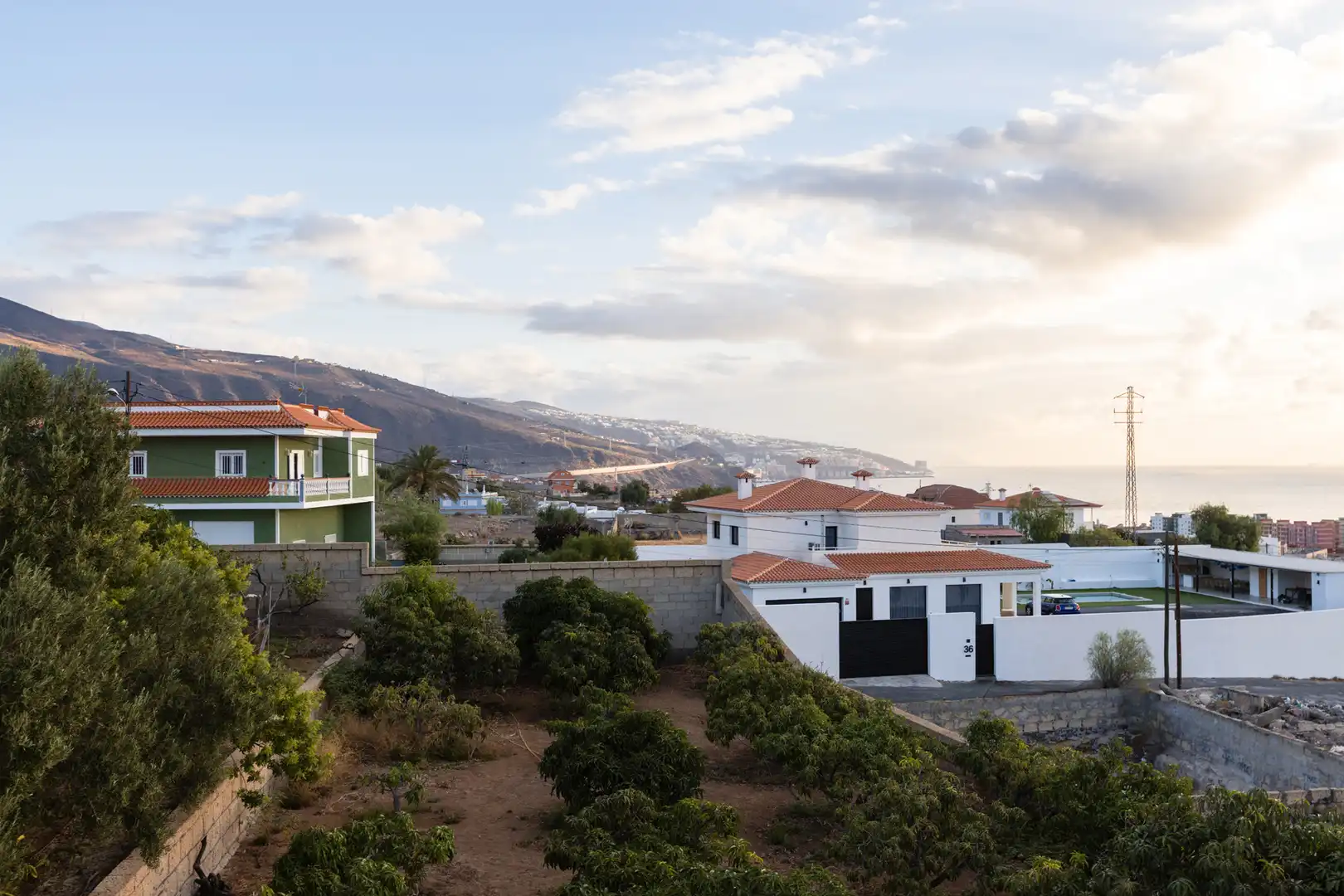 Vista exterior de Casa o xalet en venda en Candelaria amb Aire condicionat, Jardí privat i Terrassa