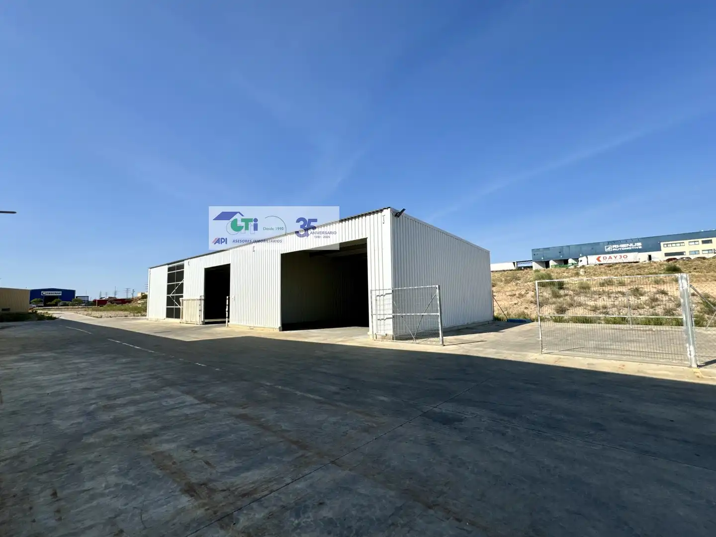 Vista exterior de Nave industrial de alquiler en Pedrola
