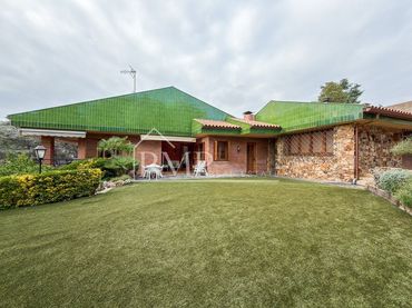 Casa con piscina in vendita a Vinyes d'en Mandri s/n