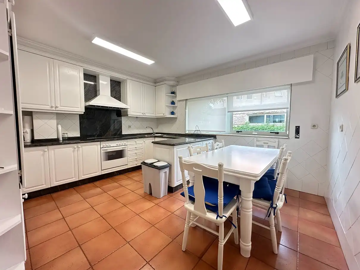 Cocina de Casa o chalet en venta en Santiago de Compostela  con Calefacción, Jardín privado y Parquet