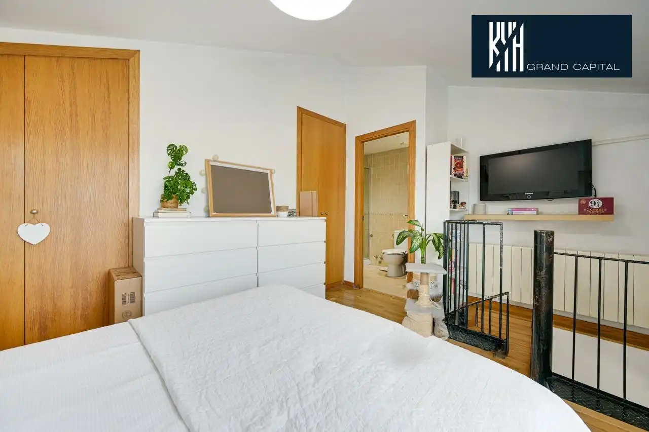 Habitación de Dúplex en venta en Salt con Calefacción, Terraza y Balcón