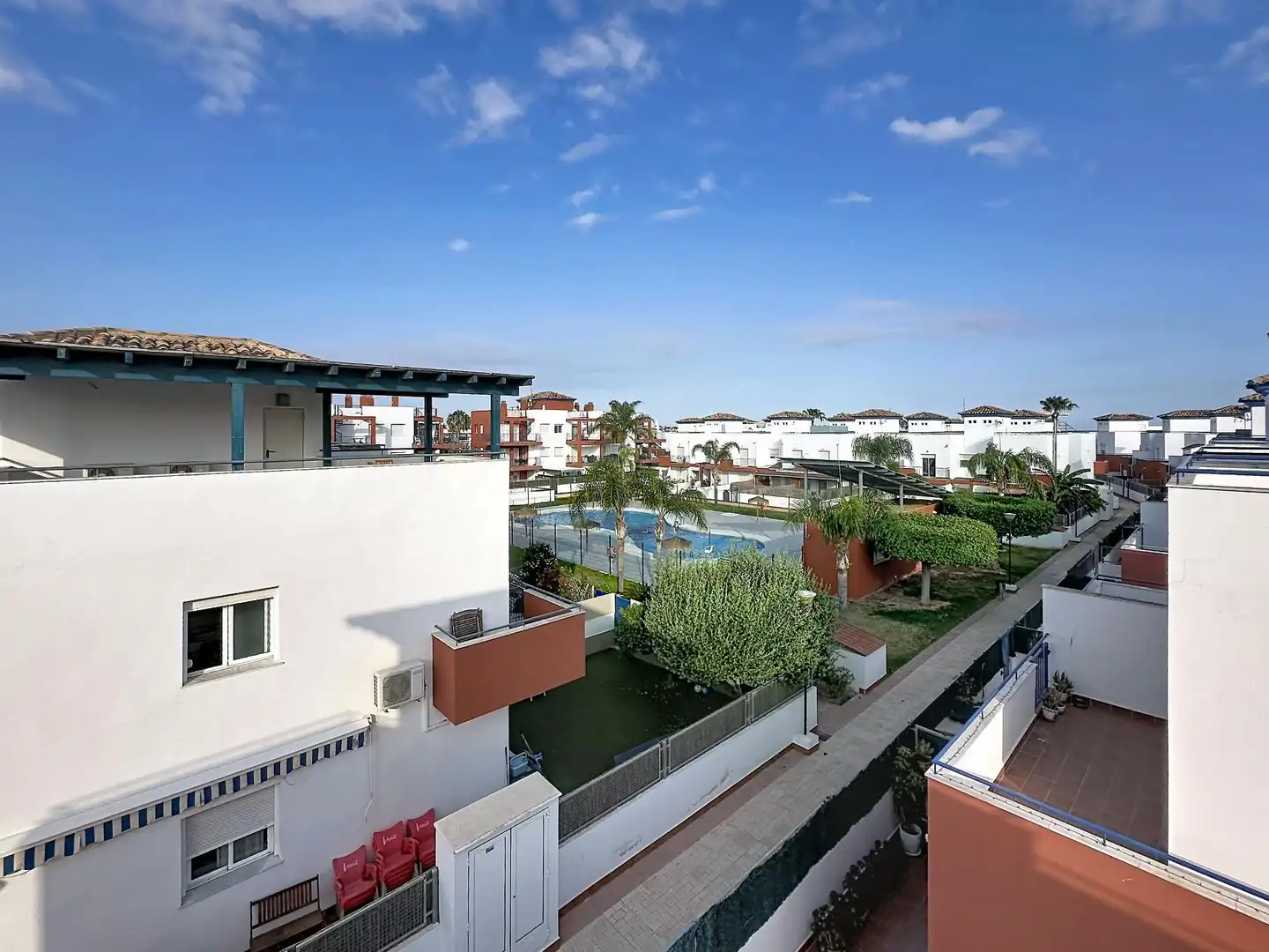 Vista exterior de Casa adosada en venda en Vera amb Terrassa i Piscina comunitària