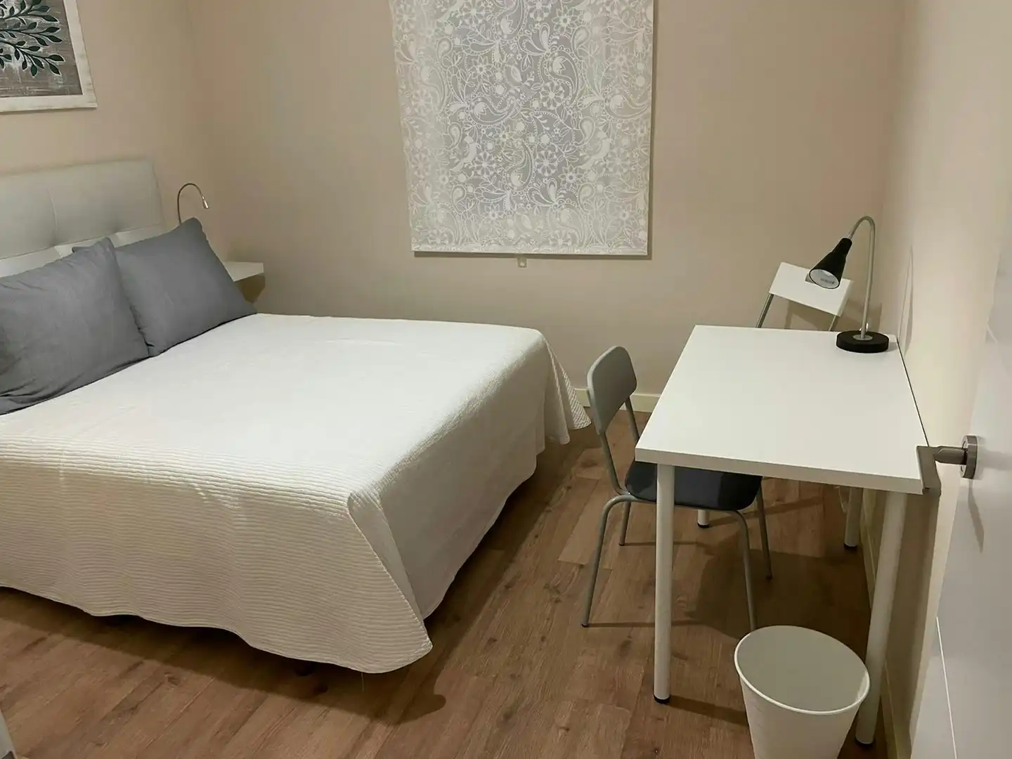 Bedroom of Flat for share in Sevilla  with Air Conditioner, Furnished and Washing machine