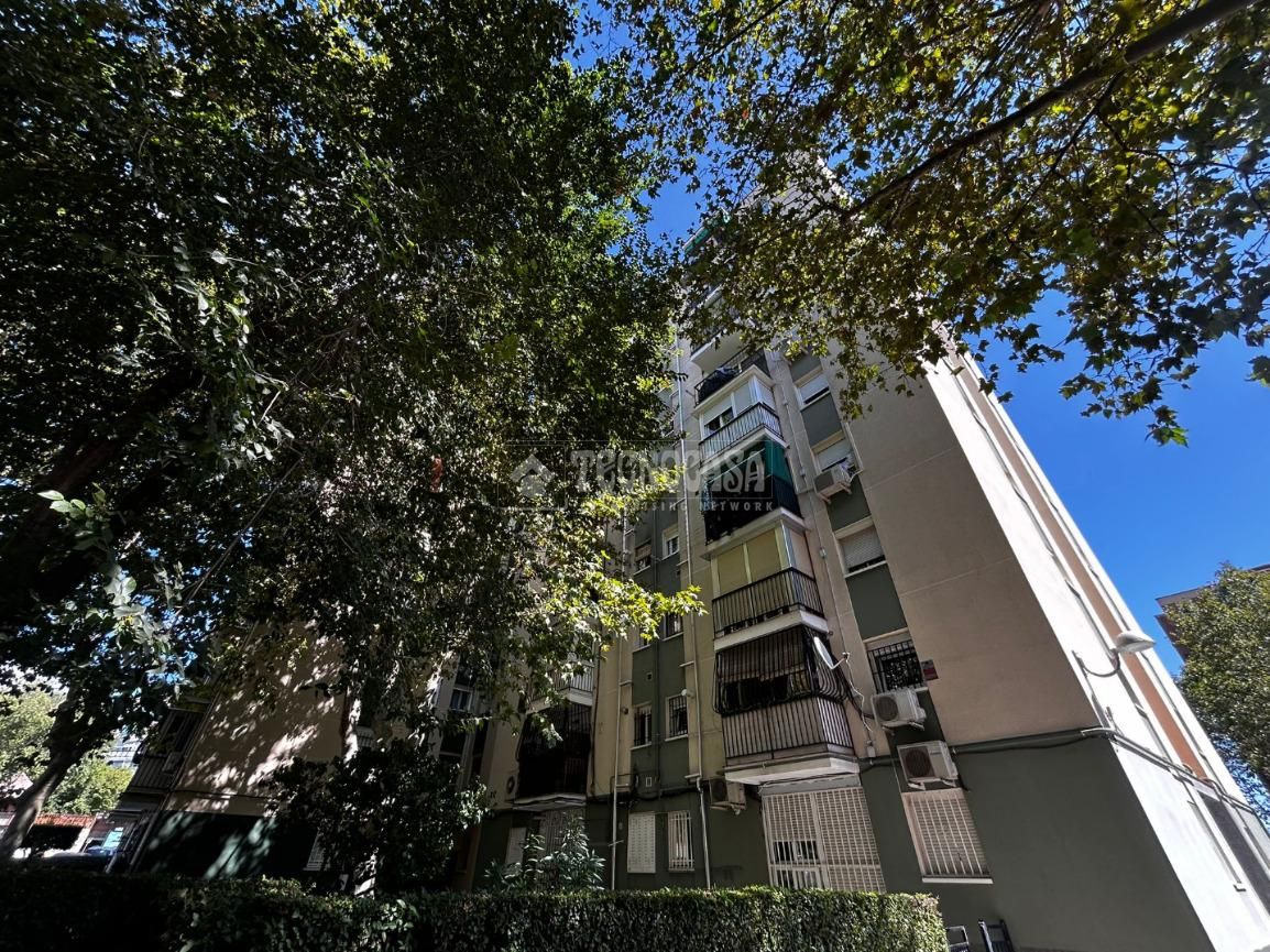 Vista exterior de Piso en venta en  Madrid Capital con Aire acondicionado y Terraza