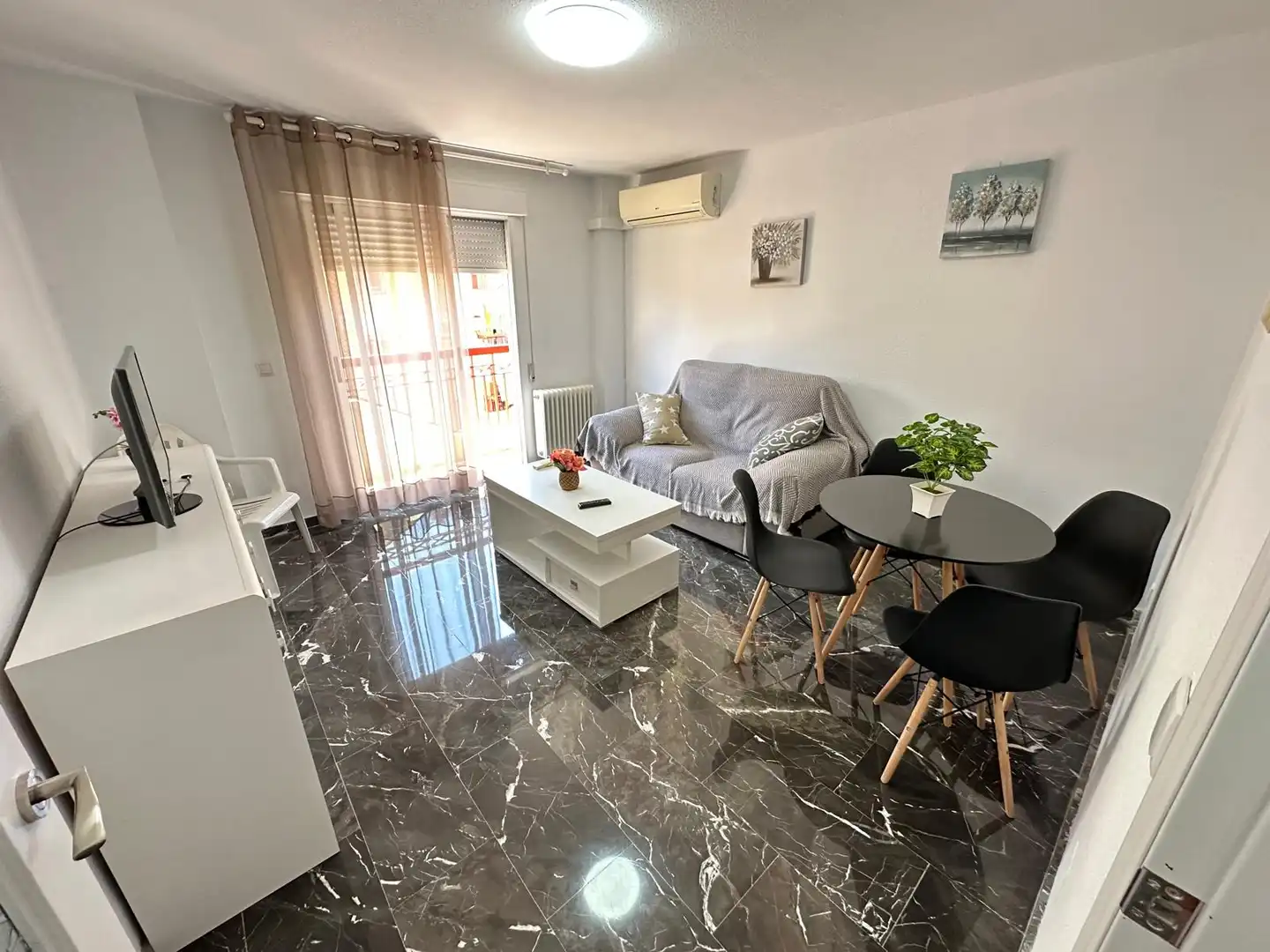 Sala d'estar de Pis de lloguer en Jaén amb Aire condicionat, Calefacció i Moblat