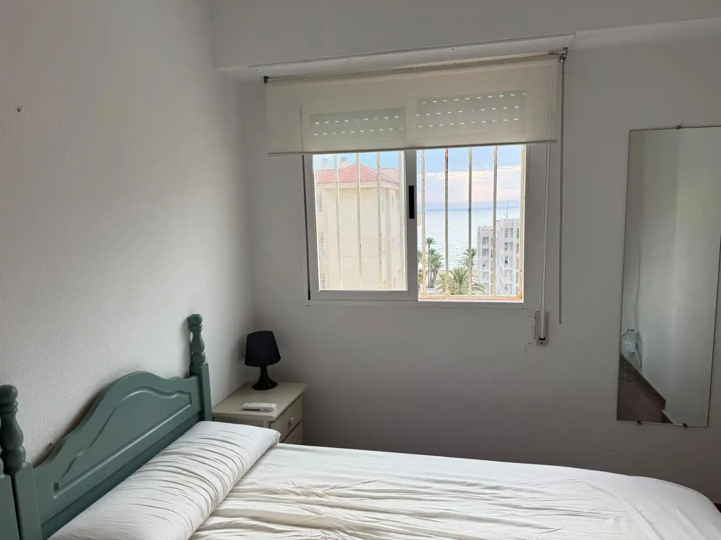 Habitación de Apartamento de alquiler en Elche / Elx con Aire acondicionado, Terraza y Amueblado