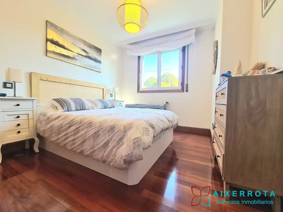 Dormitori de Apartament de lloguer en Getxo  amb Calefacció, Terrassa i Traster