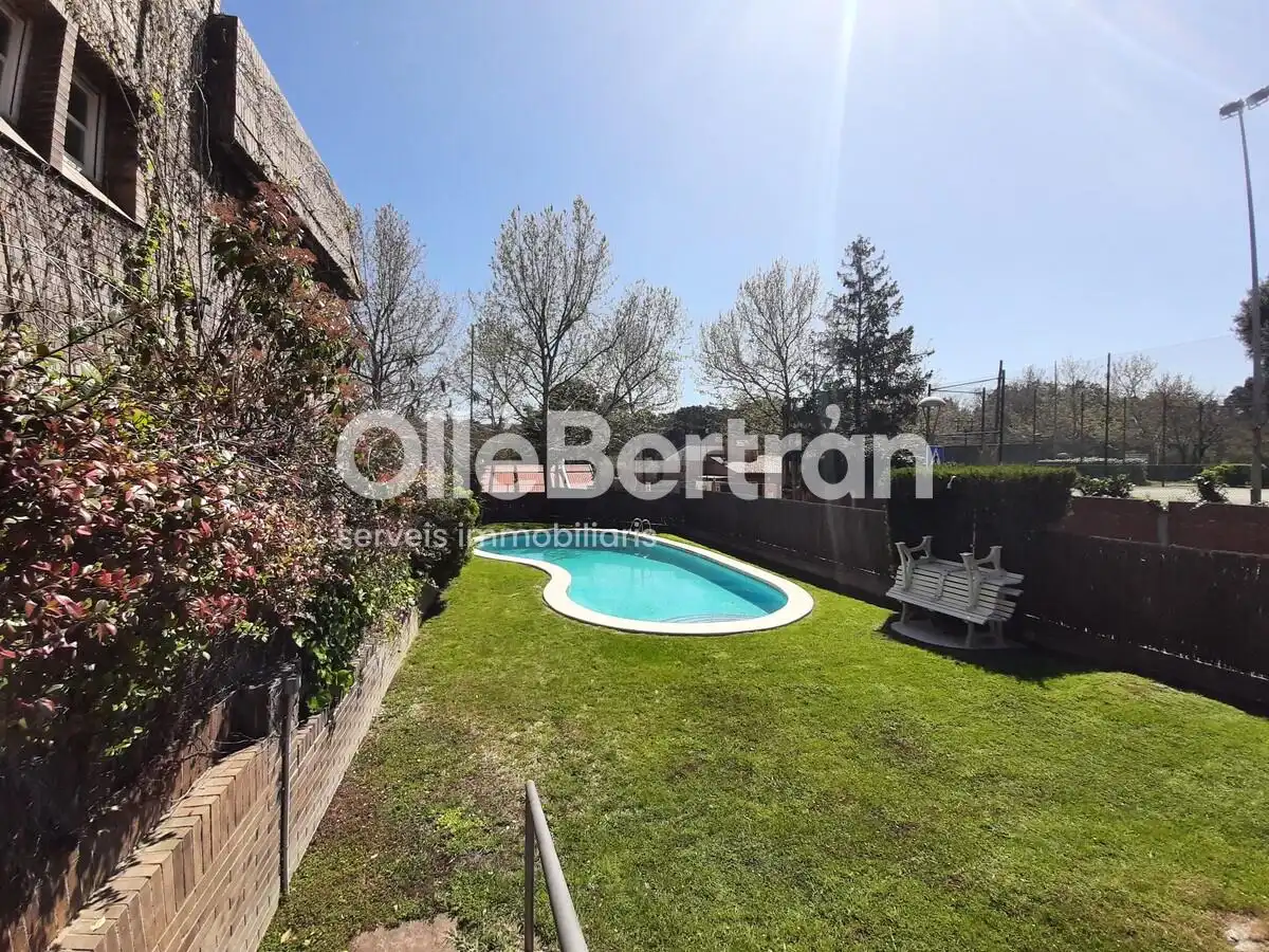 Jardí de Casa adosada de lloguer en Sant Cugat del Vallès amb Jardí privat, Traster i Piscina