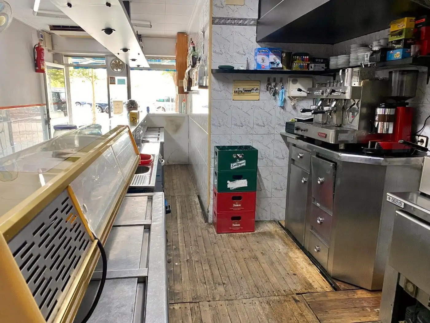 Cuina de Local en venda en Montcada i Reixac amb Aire condicionat, Calefacció i Terrassa
