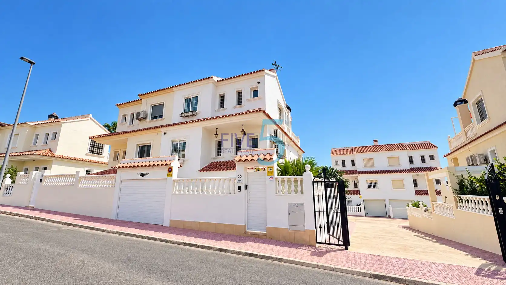 Reihenhaus mit Terrasse zum Verkauf in Playa de los Locos