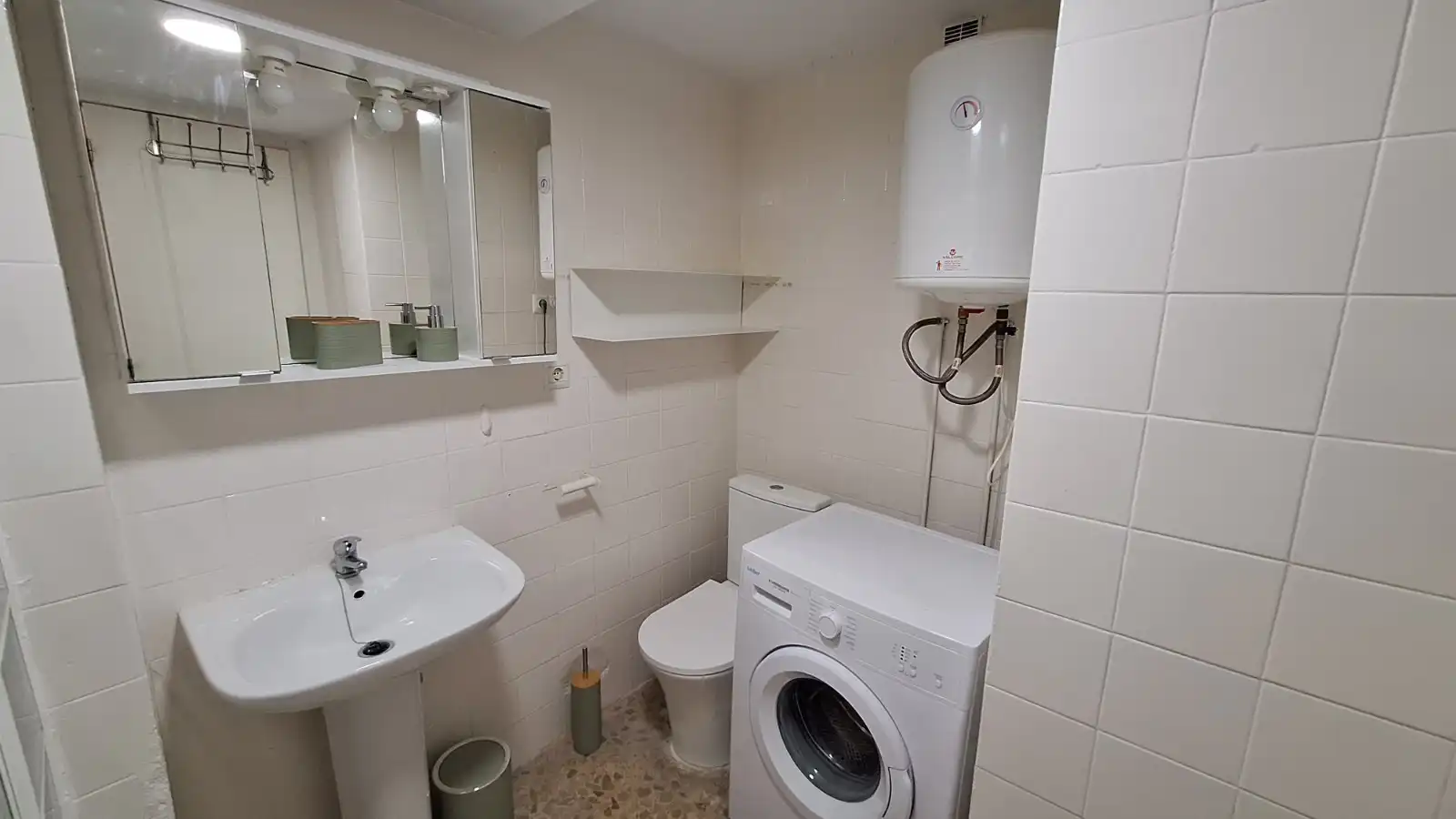 Bathroom of Study for sale in Torremolinos  with Air Conditioner, Terrace and Furnished