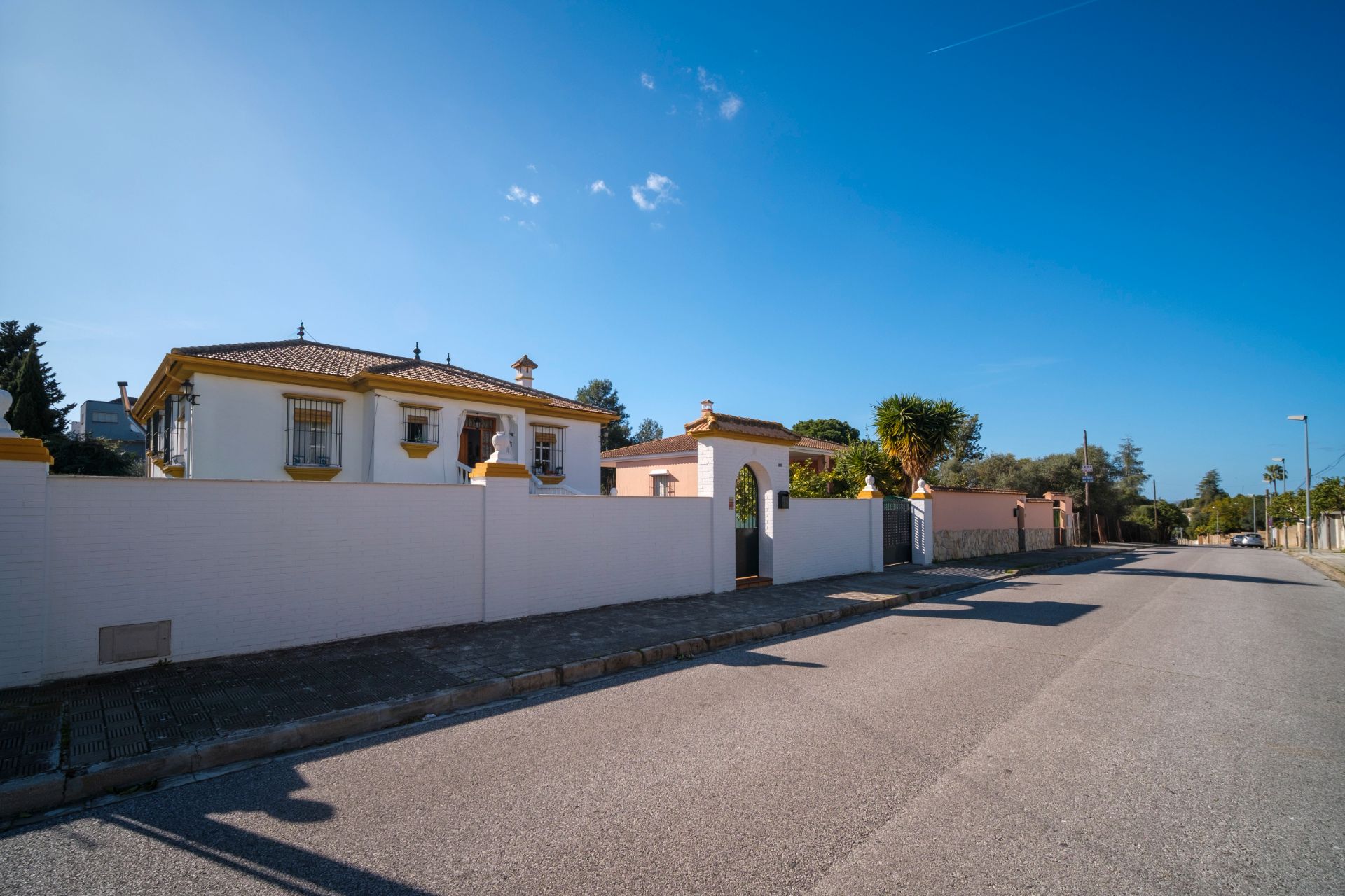 Exterior view of House or chalet for sale in Montequinto  with Private garden, Terrace and Furnished