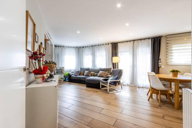 Casa adosada en Venta en Gràcia