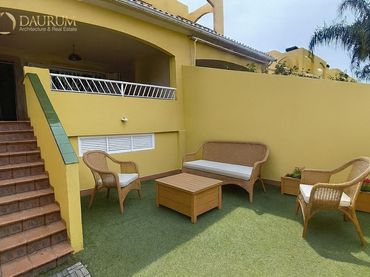 Adosado con piscina en venta en Napoles