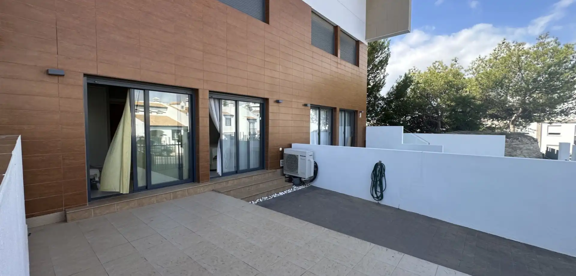 Vista exterior de Pis en venda en Orihuela amb Aire condicionat, Terrassa i Piscina