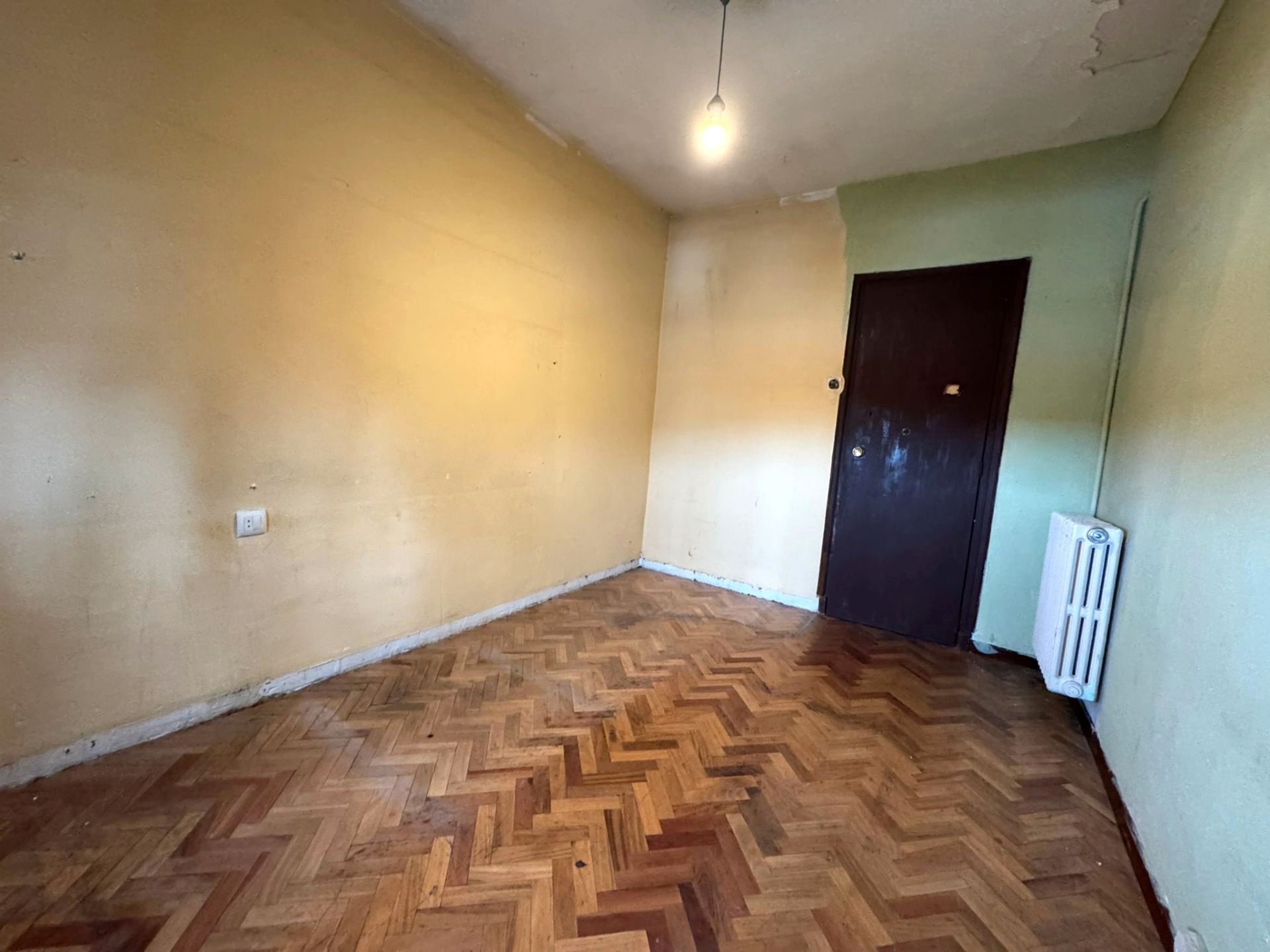 Dormitori de Pis en venda en Segovia Capital amb Parquet i Balcó