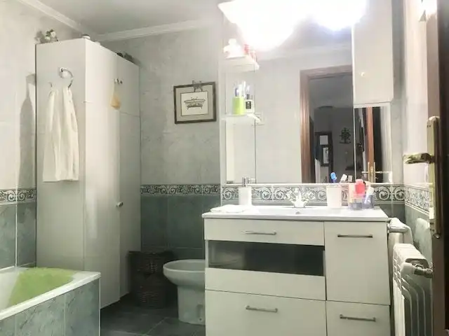 Baño de Piso en venta en Noja con Calefacción, Terraza y Amueblado