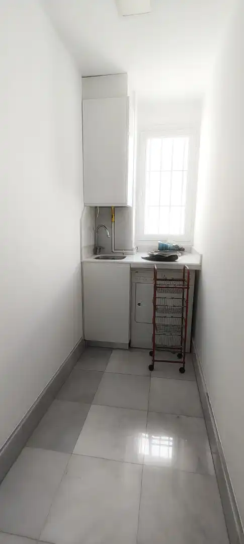 Kitchen of Flat for rent in Sevilla  with Air Conditioner, Storage room and Oven