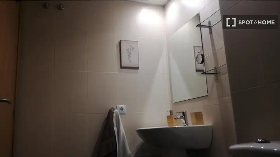 Baño de Piso de alquiler en Oliva con Aire acondicionado, Calefacción y Amueblado