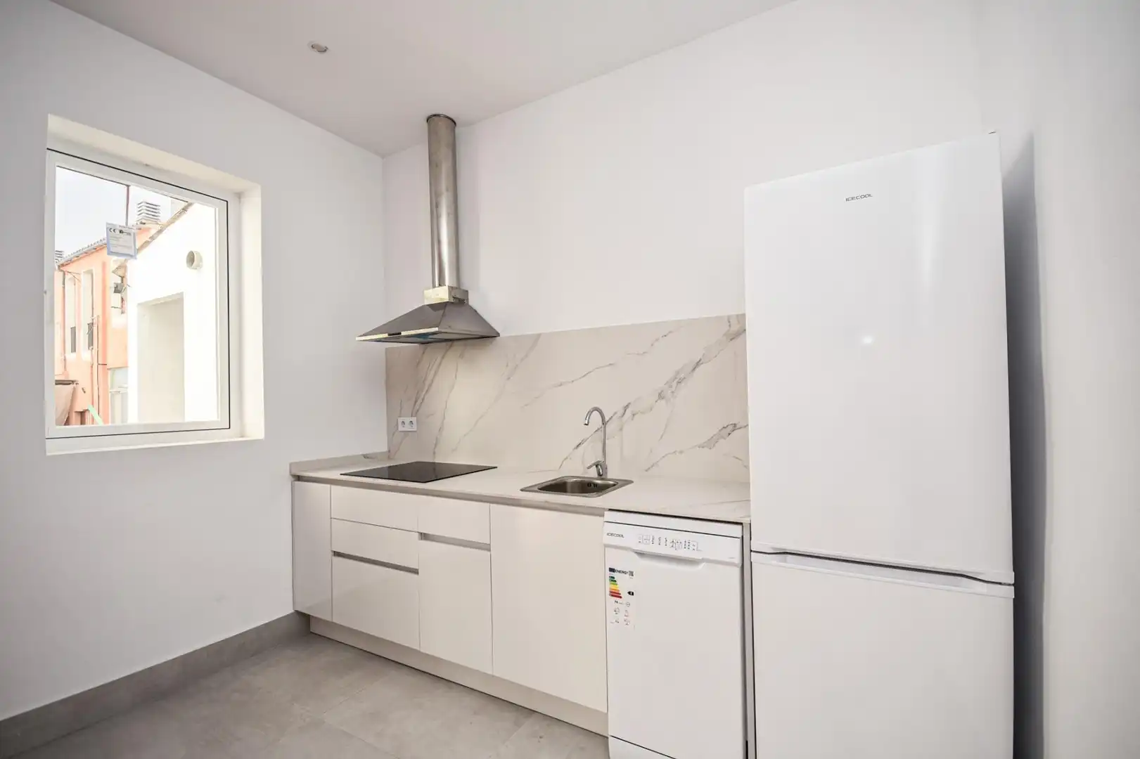 Küche von Wohnung zur Miete in  Palma de Mallorca mit Terrasse, Abstellraum und Balkon