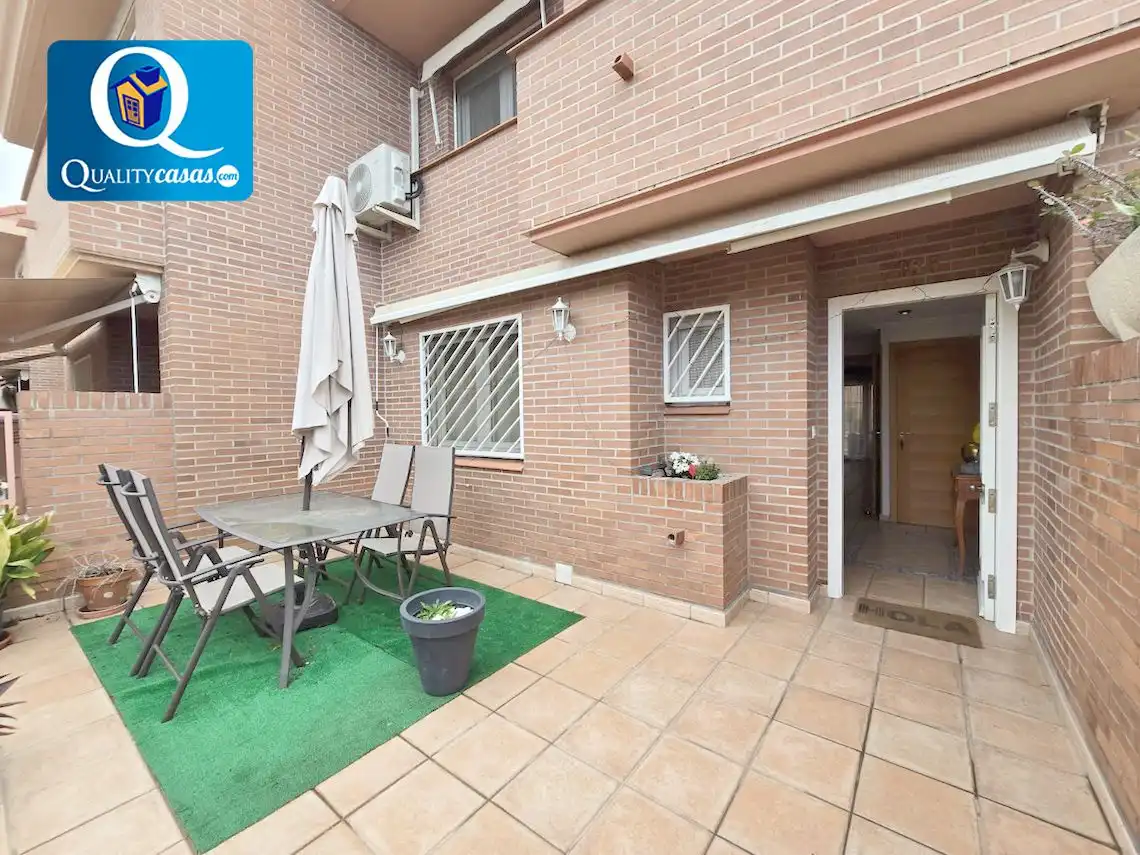 Jardí de Casa o xalet en venda en Alicante / Alacant amb Aire condicionat, Terrassa i Piscina comunitària