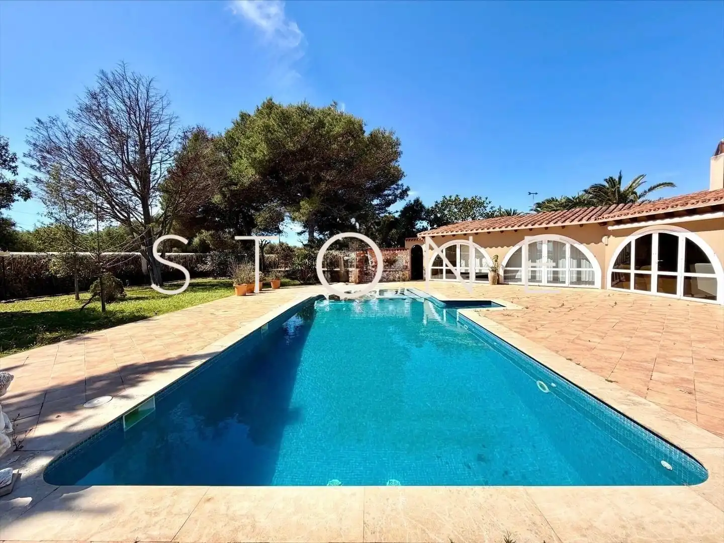 Chalet con terraza en venta en Cala Blanca