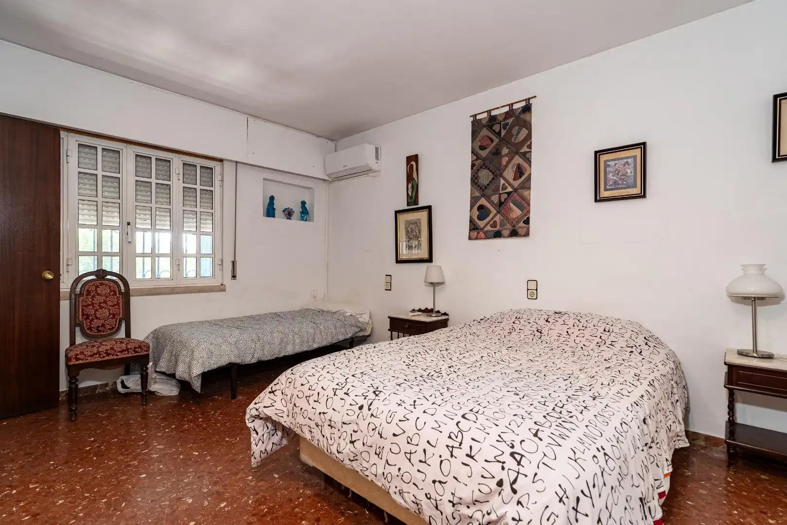 Dormitori de Casa o xalet en venda en Valencina de la Concepción amb Aire condicionat, Jardí privat i Piscina