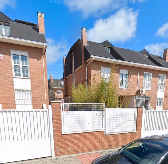 Exterior view of Single-family semi-detached for sale in Parla  with Private garden and Terrace