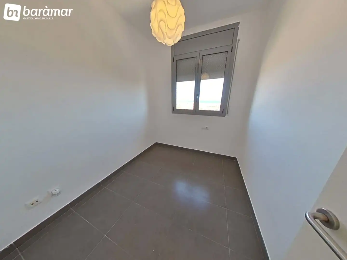 Habitación de Casa adosada en venta en El Vendrell con Aire acondicionado, Calefacción y Jardín privado