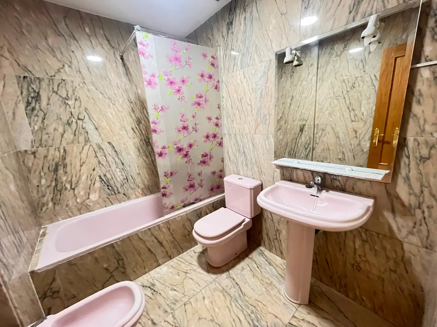 Bathroom of Flat for sale in Fuenlabrada  with Air Conditioner, Heating and Balcony