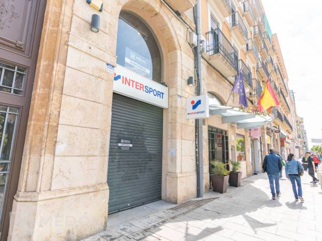 Local comercial en Alquiler en Nova en Eixample
